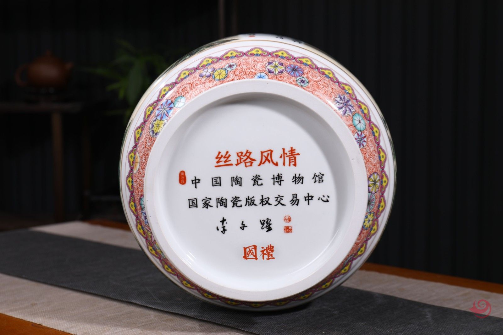 李文跃大师创作瓷器《丝路风情·瓷王双尊》 李文跃大师创作瓷器《丝路风情·瓷王双尊》